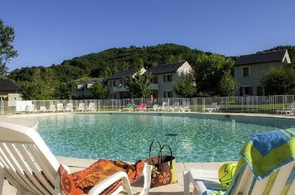 Saint Geniez D'Olt Jolie T2 Amenagee Et Equipee Village Goelia 2 Piscines Chauffees Dış mekan fotoğraf